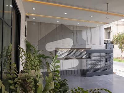 ڈیوائن انکلیو کینال روڈ,فیصل آباد میں 4 کمروں کا 6 مرلہ مکان 3.75 کروڑ میں برائے فروخت۔