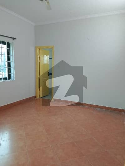 بحریہ ٹاؤن فیز 4 بحریہ ٹاؤن راولپنڈی,راولپنڈی میں 4 کمروں کا 10 مرلہ مکان 3.5 کروڑ میں برائے فروخت۔