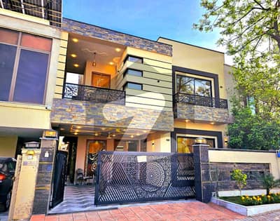 Designer 10 Marla House With Spacious Street View