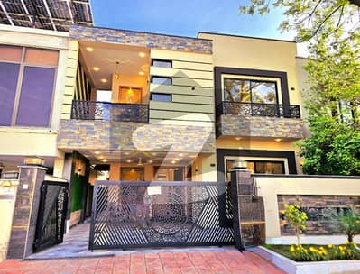 Designer 10 Marla House With Spacious Street View