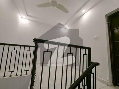 لیک سٹی ۔ سیکٹرایم ۔ 7 لیک سٹی,رائیونڈ روڈ,لاہور میں 3 کمروں کا 5 مرلہ مکان 1.05 لاکھ میں کرایہ پر دستیاب ہے۔