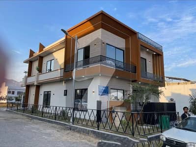 ایم پی سی ایچ ایس - بلاک ای ایم پی سی ایچ ایس ۔ ملٹی گارڈنز,بی ۔ 17,اسلام آباد میں 7 کمروں کا 8 مرلہ مکان 3.8 کروڑ میں برائے فروخت۔