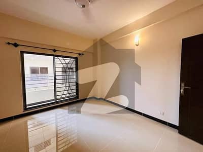 2700 Square Feet Flat for sale in Cantt