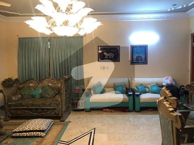 300 sq. Yard single storey house for sale gulshan e iqbal karachi sindh