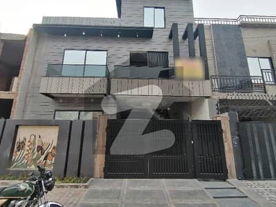 الرحمان فیز 2 - بلاک کے الرحمان گارڈن فیز 2,الرحمان گارڈن,لاہور میں 5 کمروں کا 7 مرلہ مکان 3.4 کروڑ میں برائے فروخت۔