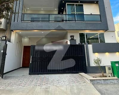 ایم پی سی ایچ ایس - بلاک ای ایم پی سی ایچ ایس ۔ ملٹی گارڈنز,بی ۔ 17,اسلام آباد میں 8 مرلہ مکان 3.3 کروڑ میں برائے فروخت۔