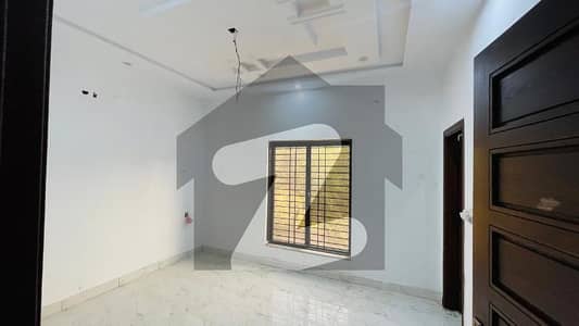 ایڈن آچرڈ فیصل آباد میں 5 کمروں کا 5 مرلہ مکان 1.9 کروڑ میں برائے فروخت۔