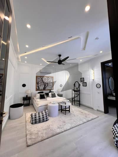 ڈی ایچ اے فیز 8 ڈیفنس (ڈی ایچ اے),لاہور میں 5 کمروں کا 1 کنال مکان 5.5 لاکھ میں کرایہ پر دستیاب ہے۔