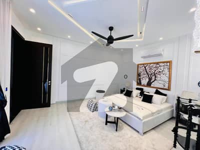 ڈی ایچ اے فیز 8 ڈیفنس (ڈی ایچ اے),لاہور میں 5 کمروں کا 1 کنال مکان 5.2 لاکھ میں کرایہ پر دستیاب ہے۔