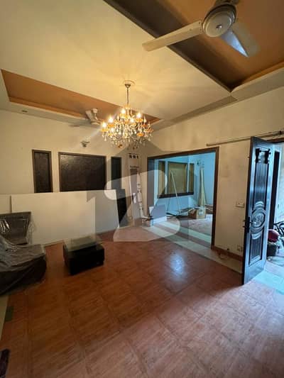 جوہر ٹاؤن فیز 2 جوہر ٹاؤن,لاہور میں 1 کمرے کا 5 مرلہ زیریں پورشن 52.0 ہزار میں کرایہ پر دستیاب ہے۔