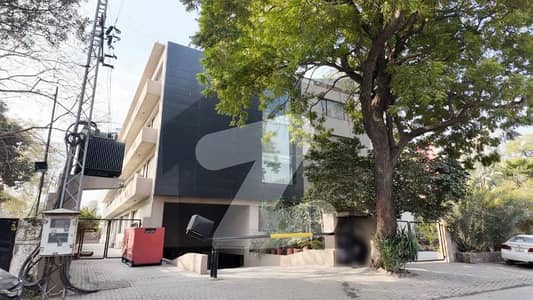 Flat Sized 1003 Square Feet In Gulberg