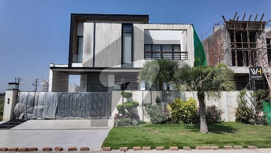 ڈی ایچ اے فیز 8 - بلاک ڈبلیو فیز 8,ڈیفنس (ڈی ایچ اے),لاہور میں 7 کمروں کا 1 کنال مکان 18.0 کروڑ میں برائے فروخت۔