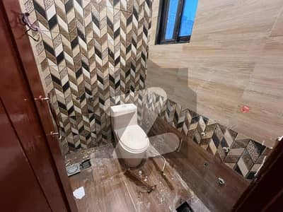 جوہر ٹاؤن فیز 2 - بلاک آر1 جوہر ٹاؤن فیز 2,جوہر ٹاؤن,لاہور میں 3 کمروں کا 4 مرلہ مکان 1.9 کروڑ میں برائے فروخت۔