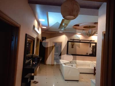 جوہر ٹاؤن فیز 2 جوہر ٹاؤن,لاہور میں 5 کمروں کا 8 مرلہ مکان 3.7 کروڑ میں برائے فروخت۔