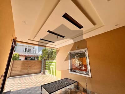 نشیمنِ اقبال فیز 1 نشیمنِ اقبال,لاہور میں 6 کمروں کا 10 مرلہ مکان 3.75 کروڑ میں برائے فروخت۔