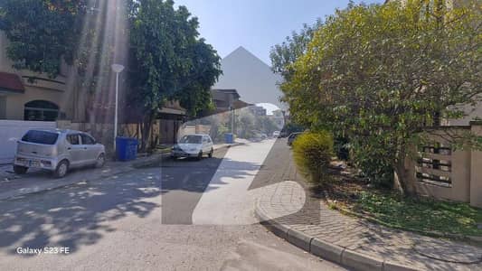 بحریہ ٹاؤن فیز 3 بحریہ ٹاؤن راولپنڈی,راولپنڈی میں 5 کمروں کا 10 مرلہ مکان 4.1 کروڑ میں برائے فروخت۔