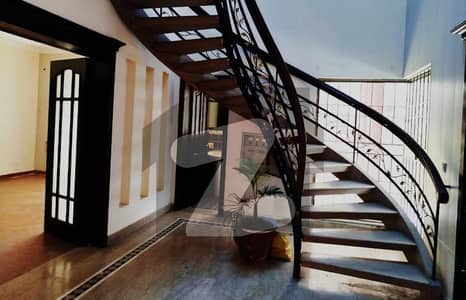 ڈی ایچ اے فیز 2 ڈیفنس (ڈی ایچ اے),لاہور میں 5 کمروں کا 1 کنال مکان 2.2 لاکھ میں کرایہ پر دستیاب ہے۔