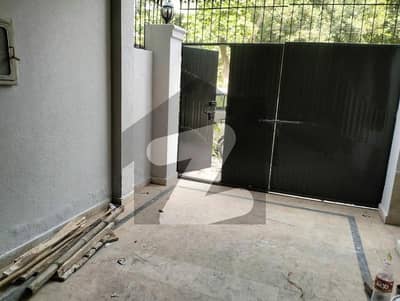 جوہر ٹاؤن فیز 2 - بلاک جے3 جوہر ٹاؤن فیز 2,جوہر ٹاؤن,لاہور میں 3 کمروں کا 5 مرلہ مکان 1.0 لاکھ میں کرایہ پر دستیاب ہے۔