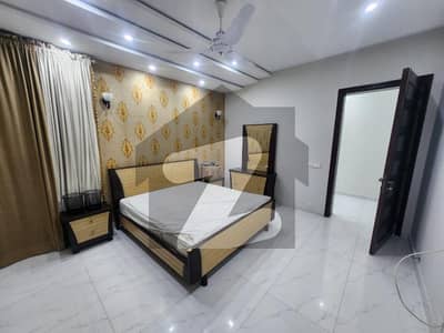 ڈی ایچ اے فیز 8 ڈیفنس (ڈی ایچ اے),لاہور میں 5 کمروں کا 1 کنال مکان 4.8 لاکھ میں کرایہ پر دستیاب ہے۔