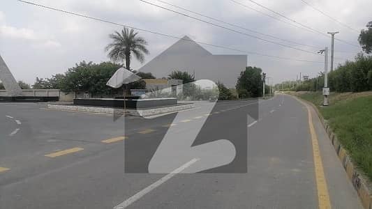 3.5 Kanal Plot on Main Boulevard Sitara Villas