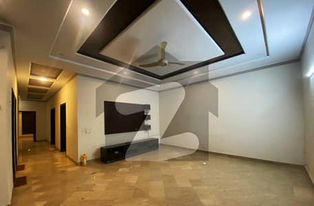 ڈی ایچ اے فیز 4 ڈیفنس (ڈی ایچ اے),لاہور میں 5 کمروں کا 1 کنال مکان 2.3 لاکھ میں کرایہ پر دستیاب ہے۔