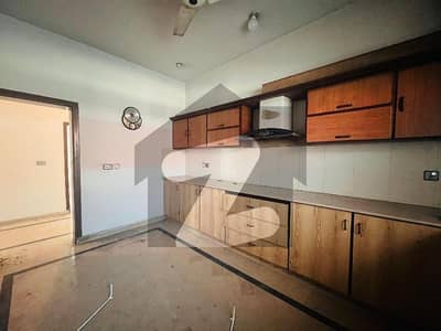 1kanal Ideal Location Phase 1 Beautiful Upper Portion