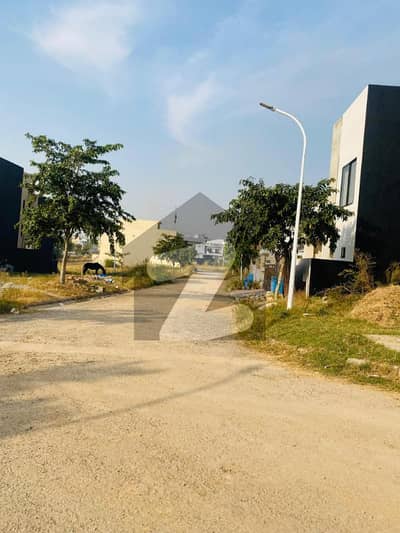 گلبرگ ریزیڈنشیا - بلاک جے گلبرگ ریزیڈنشیا,گلبرگ,اسلام آباد میں 1 کنال رہائشی پلاٹ 2.55 کروڑ میں برائے فروخت۔