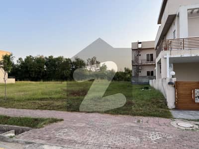 xclusive Opportunity: Premium Plot in Street 7 Sector J Bahria