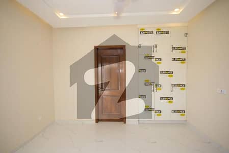 11 MARLA SLIGHTLY USED HOUSE AVAILABLE FOR SALE FOR MORE DETAILS CALL NOW