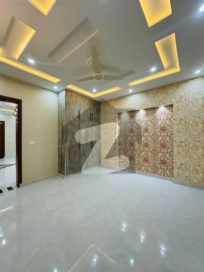 LOWER PORTION FOR RENT IN MILITARY ACCOUNTS SOCIETY COLLEGE ROAD LHR LOWER PORTION FOR RENT IN MILITARY ACCOUNTS SOCIETY COLLEGE ROAD LHR