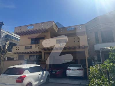 آئی ۔ 8/3 آئی ۔ 8,اسلام آباد میں 6 کمروں کا 11 مرلہ مکان 12.0 کروڑ میں برائے فروخت۔