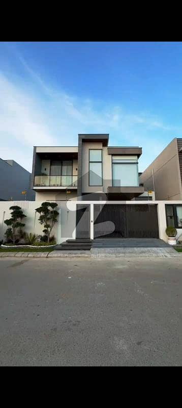 ڈی ایچ اے فیز 8 ڈی ایچ اے ڈیفینس,کراچی میں 6 کمروں کا 1 کنال مکان 27.0 کروڑ میں برائے فروخت۔