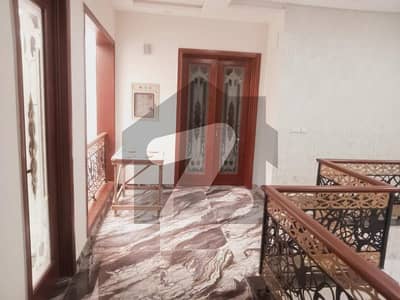 خیابانِ امین ۔ بلاک ایل خیابانِ امین,لاہور میں 5 کمروں کا 1 کنال مکان 6.0 کروڑ میں برائے فروخت۔