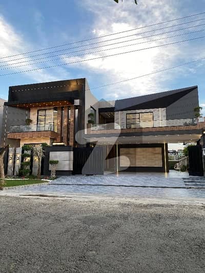 ویلینشیاء ہاؤسنگ سوسائٹی لاہور میں 6 کمروں کا 2 کنال مکان 18.5 کروڑ میں برائے فروخت۔