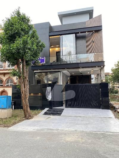 ڈی ایچ اے 11 رہبر فیز 2 ڈی ایچ اے 11 رہبر,لاہور میں 3 کمروں کا 5 مرلہ مکان 2.95 کروڑ میں برائے فروخت۔