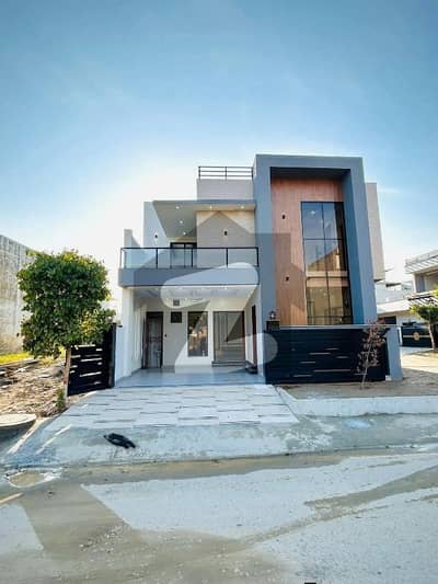 ایم پی سی ایچ ایس - بلاک سی ایم پی سی ایچ ایس ۔ ملٹی گارڈنز,بی ۔ 17,اسلام آباد میں 4 کمروں کا 8 مرلہ مکان 4.3 کروڑ میں برائے فروخت۔