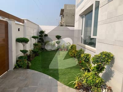 ڈی ایچ اے فیز 8 ڈی ایچ اے ڈیفینس,کراچی میں 7 کمروں کا 1 کنال مکان 21.0 کروڑ میں برائے فروخت۔