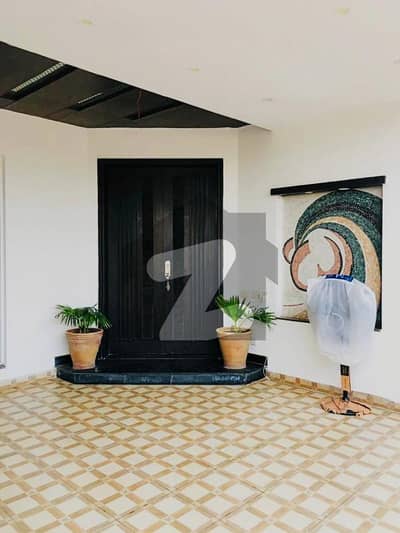 1 KANAL UPPER PORTION AVAILABLE FOR RENT IN DHA PHASE 6