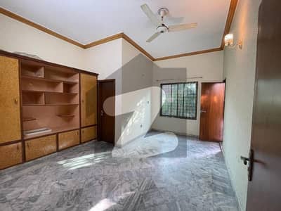 جوہر ٹاؤن فیز 2 جوہر ٹاؤن,لاہور میں 3 کمروں کا 8 مرلہ بالائی پورشن 70.0 ہزار میں کرایہ پر دستیاب ہے۔