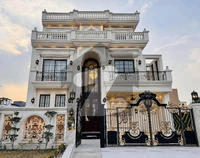 سٹی ہاؤسنگ سوسائٹی گوجرانوالہ میں 5 کمروں کا 10 مرلہ مکان 4.9 کروڑ میں برائے فروخت۔