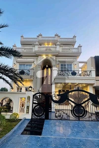 سٹی ہاؤسنگ سوسائٹی گوجرانوالہ میں 5 کمروں کا 10 مرلہ مکان 5.25 کروڑ میں برائے فروخت۔