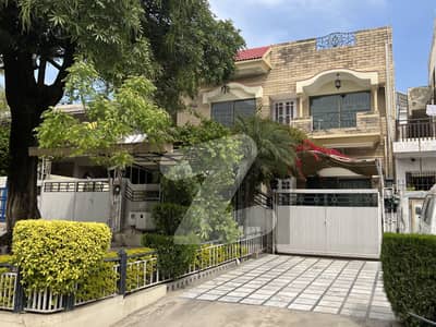 آئی ۔ 8 اسلام آباد میں 3 کمروں کا 12 مرلہ بالائی پورشن 1.6 لاکھ میں کرایہ پر دستیاب ہے۔