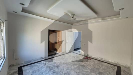 ویلینشیاء ہاؤسنگ سوسائٹی لاہور میں 3 کمروں کا 1 کنال بالائی پورشن 75.0 ہزار میں کرایہ پر دستیاب ہے۔