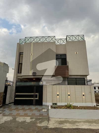 بی ۔ 17 اسلام آباد میں 5 کمروں کا 8 مرلہ مکان 4.0 کروڑ میں برائے فروخت۔