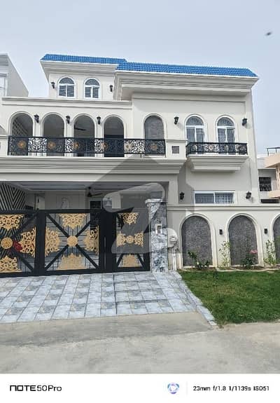 ڈی سی کالونی گوجرانوالہ میں 5 کمروں کا 10 مرلہ مکان 4.1 کروڑ میں برائے فروخت۔ ڈی سی کالونی گوجرانوالہ میں 5 کمروں کا 10 مرلہ مکان 4.1 کروڑ میں برائے فروخت۔