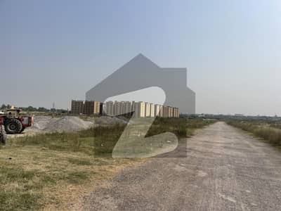 30x60 plot prime location in I-12/1 deal to owner