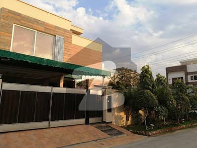 لیک سٹی میڈوز فیز 1 لیک سٹی میڈوز,لاہور میں 6 کمروں کا 1 کنال مکان 7.25 کروڑ میں برائے فروخت۔ لیک سٹی میڈوز فیز 1 لیک سٹی میڈوز,لاہور میں 6 کمروں کا 1 کنال مکان 7.25 کروڑ میں برائے فروخت۔