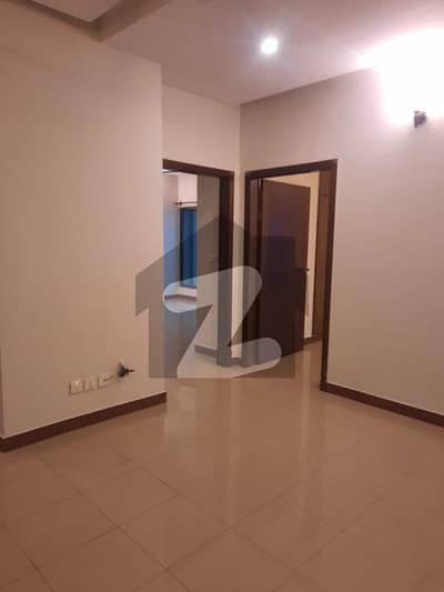 رانیا ہائٹس زراج ہاؤسنگ سکیم,اسلام آباد میں 2 کمروں کا 4 مرلہ فلیٹ 55.0 ہزار میں کرایہ پر دستیاب ہے۔