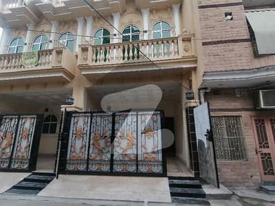 اچھرہ لاہور میں 4 کمروں کا 4 مرلہ مکان 2.25 کروڑ میں برائے فروخت۔