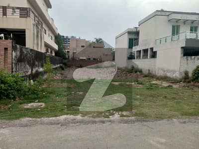 آئی ای پی انجینئرز ٹاؤن - سیکٹر بی آئی ای پی انجینئرز ٹاؤن,لاہور میں 1 کنال رہائشی پلاٹ 3.25 کروڑ میں برائے فروخت۔